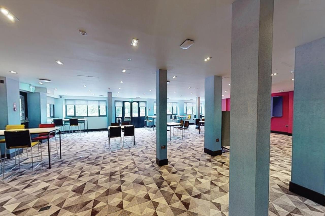 Village Hotel Warrington Ngoại thất bức ảnh