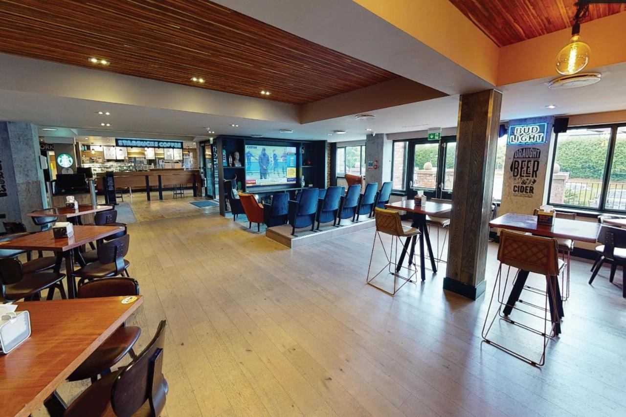 Village Hotel Warrington Ngoại thất bức ảnh