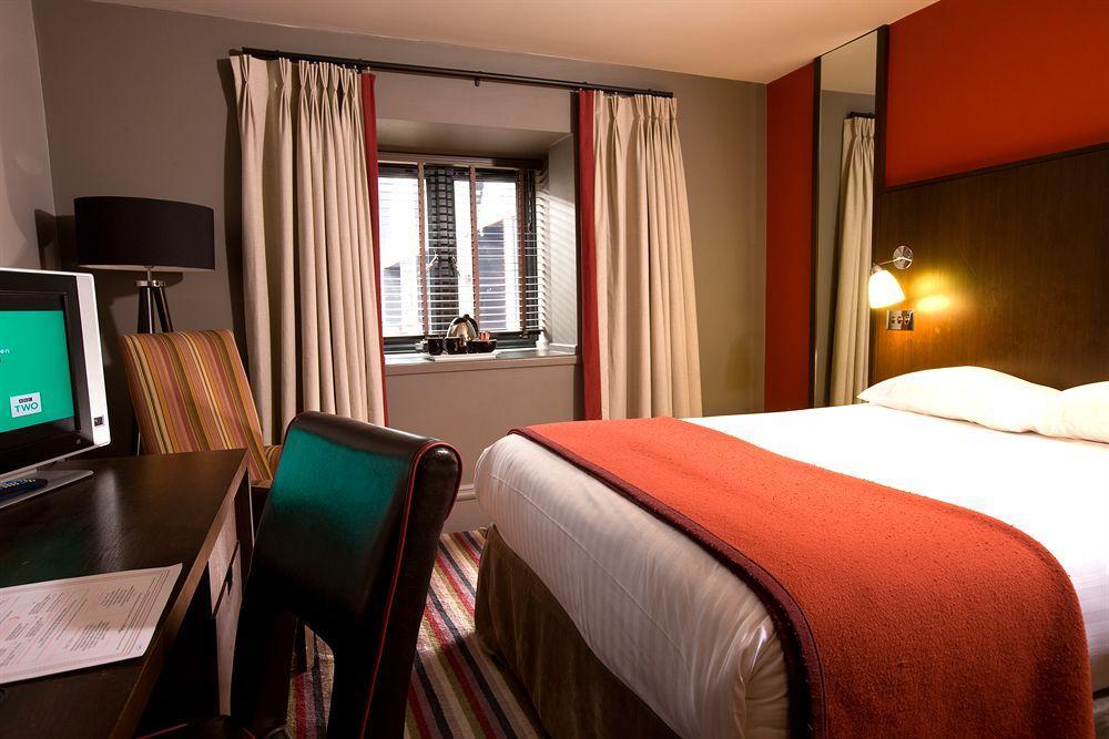 Village Hotel Warrington Ngoại thất bức ảnh