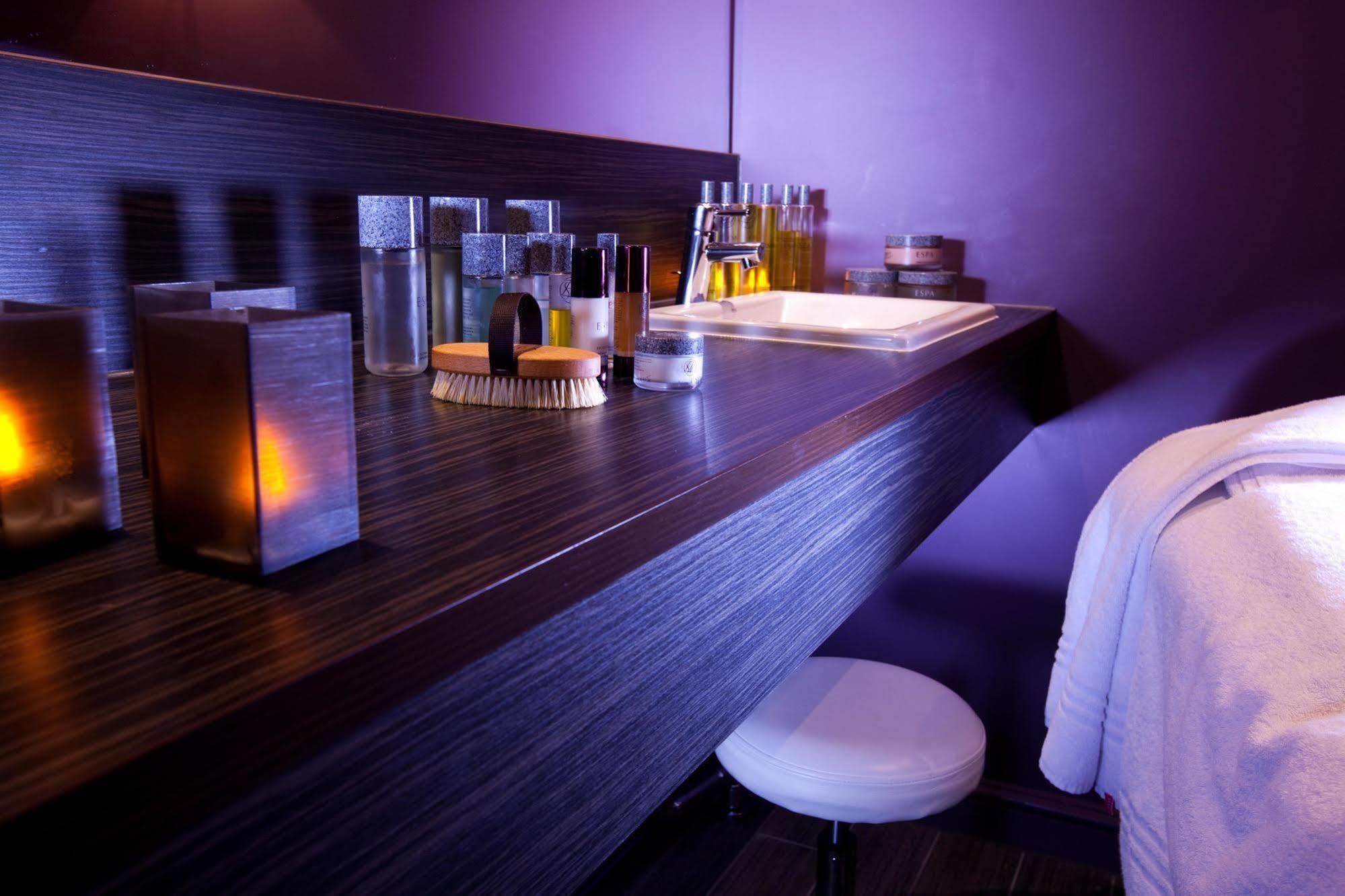 Village Hotel Warrington Ngoại thất bức ảnh